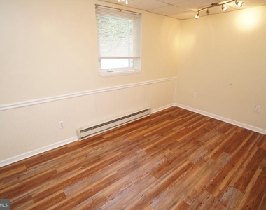 215 W Summit Street - Photo Thumbnail 9