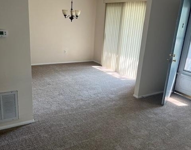 24 Maplewood - Photo Thumbnail 7