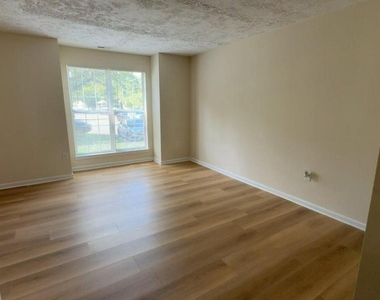 2431 W Rosecroft Village Circle - Photo Thumbnail 6
