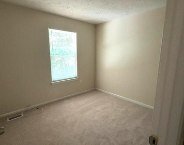 2431 W Rosecroft Village Circle - Photo Thumbnail 10