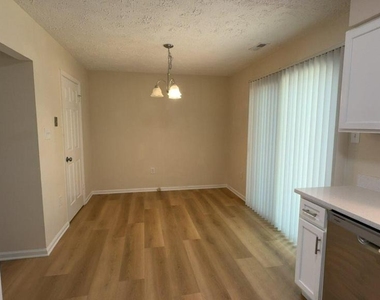 2431 W Rosecroft Village Circle - Photo Thumbnail 4