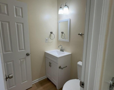 2431 W Rosecroft Village Circle - Photo Thumbnail 8
