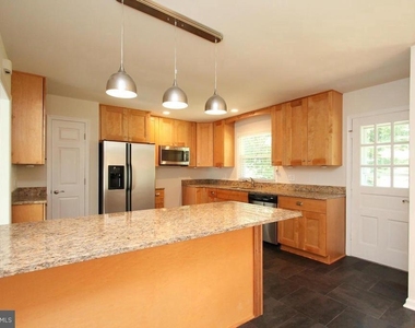 6915 Wilson Lane - Photo Thumbnail 7