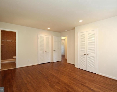 6915 Wilson Lane - Photo Thumbnail 9