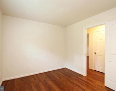 6915 Wilson Lane - Photo Thumbnail 11