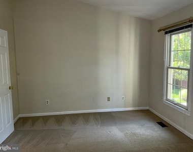 1311 Templeton Place - Photo Thumbnail 17