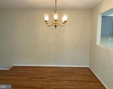 1311 Templeton Place - Photo Thumbnail 8