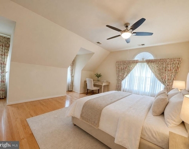 10804 Willow Run Court - Photo Thumbnail 10