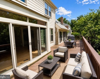 10804 Willow Run Court - Photo Thumbnail 14