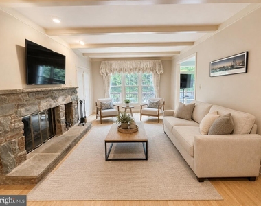 10804 Willow Run Court - Photo Thumbnail 4