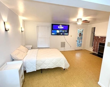 3603 Van Horn Way - Photo Thumbnail 7