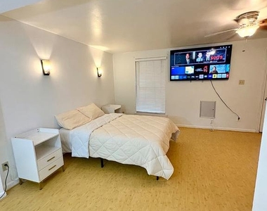 3603 Van Horn Way - Photo Thumbnail 2