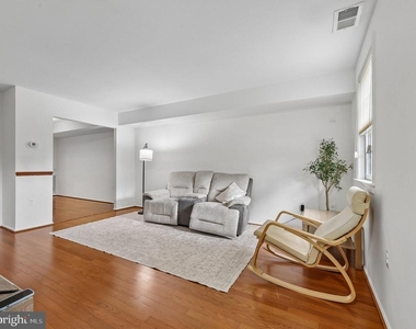 734 Azalea Drive - Photo Thumbnail 4