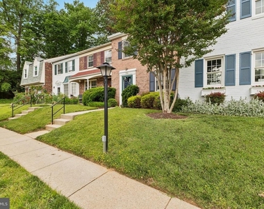 734 Azalea Drive - Photo Thumbnail 3