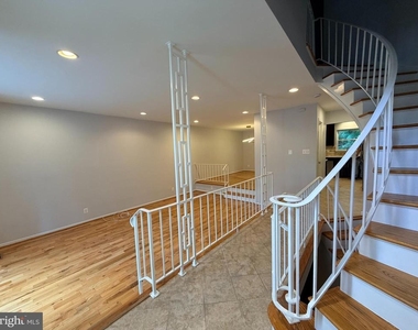 10400 Maywind Court - Photo Thumbnail 2
