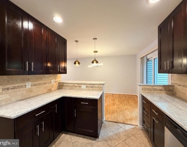 10400 Maywind Court - Photo Thumbnail 7