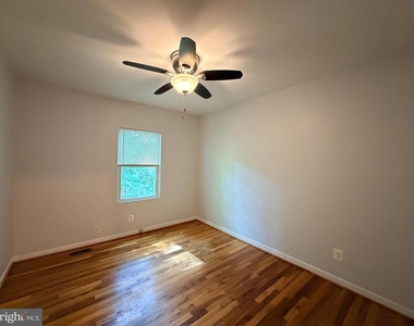 10400 Maywind Court - Photo Thumbnail 14