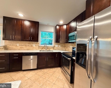 10400 Maywind Court - Photo Thumbnail 8