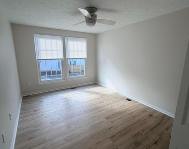 571 Boysenberry Lane - Photo Thumbnail 16