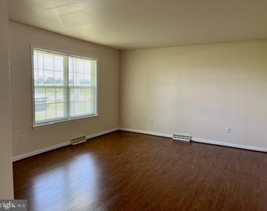1126 School Street - Photo Thumbnail 5