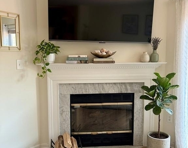 3169 Hawthorne Drive Ne - Photo Thumbnail 1