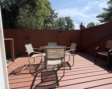 3169 Hawthorne Drive Ne - Photo Thumbnail 9