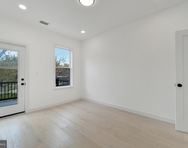 913 L Street Ne - Photo Thumbnail 26