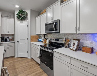 381 Countryside Drive - Photo Thumbnail 10