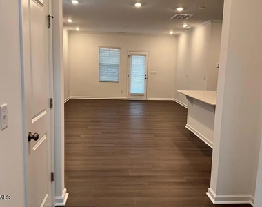 214 N Finley Landing Parkway - Photo Thumbnail 5