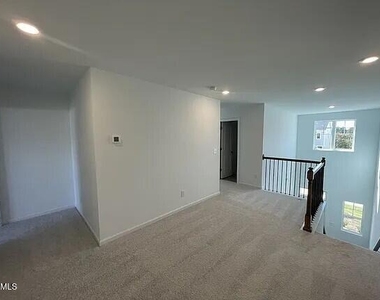 214 N Finley Landing Parkway - Photo Thumbnail 6