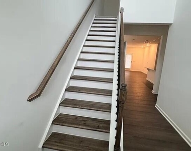 214 N Finley Landing Parkway - Photo Thumbnail 10