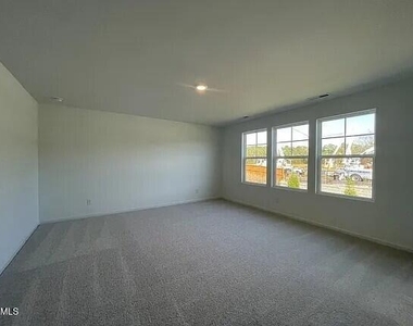 214 N Finley Landing Parkway - Photo Thumbnail 17