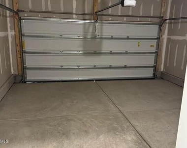 214 N Finley Landing Parkway - Photo Thumbnail 3