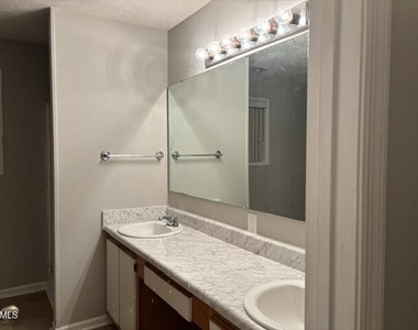 275 Waterdown Drive - Photo Thumbnail 19