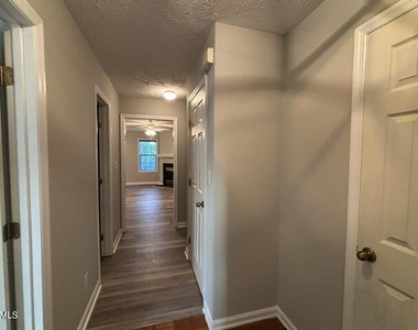 275 Waterdown Drive - Photo Thumbnail 5