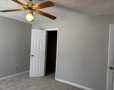 275 Waterdown Drive - Photo Thumbnail 14