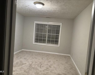275 Waterdown Drive - Photo Thumbnail 13