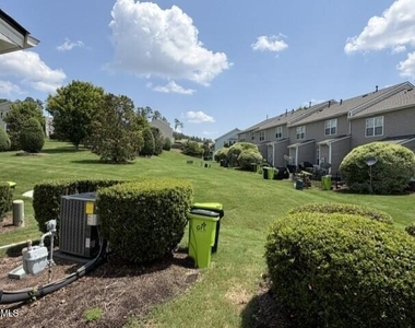 100 Stratford Lakes Drive - Photo Thumbnail 14