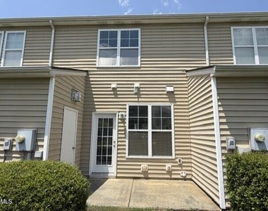 100 Stratford Lakes Drive - Photo Thumbnail 13