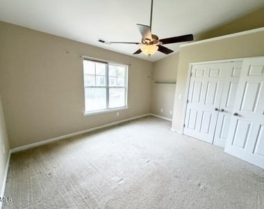 100 Stratford Lakes Drive - Photo Thumbnail 7