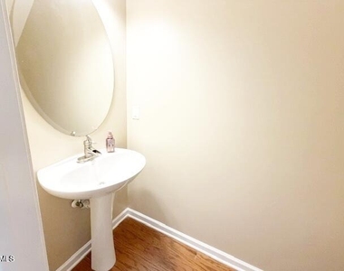 100 Stratford Lakes Drive - Photo Thumbnail 11