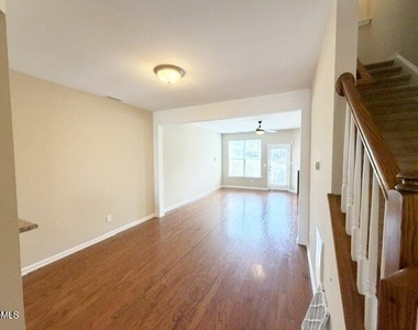 100 Stratford Lakes Drive - Photo Thumbnail 2