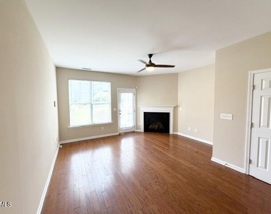 100 Stratford Lakes Drive - Photo Thumbnail 3