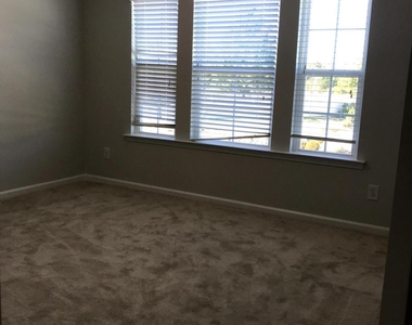 1016 Craigmeade Drive - Photo Thumbnail 18