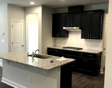 1016 Craigmeade Drive - Photo Thumbnail 4