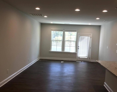 1016 Craigmeade Drive - Photo Thumbnail 6