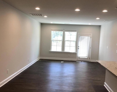 1016 Craigmeade Drive - Photo Thumbnail 5