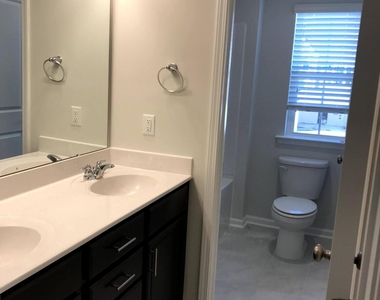 1016 Craigmeade Drive - Photo Thumbnail 16