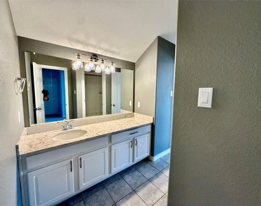 17113 Antioch Ave - Photo Thumbnail 13