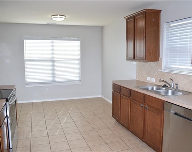 375 Housefinch Loop - Photo Thumbnail 7